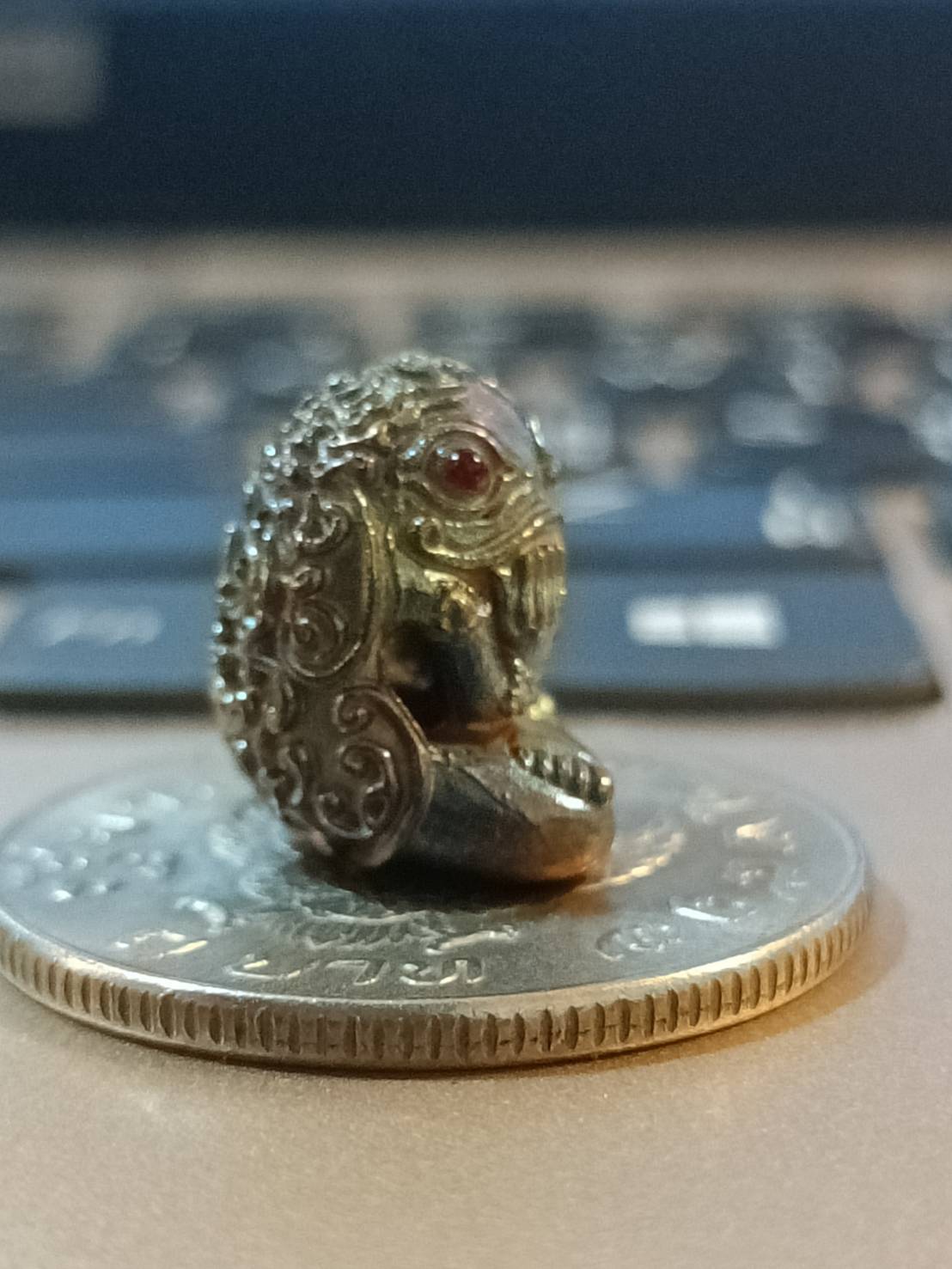 กบกินเดือนจิ๋วเนื้อเหล็กไหลงอก ๗ สี พระอาจารย์อุวิจิ่งต่า ครูบากฤษดา สุเมโธ พุทธาภิเษก