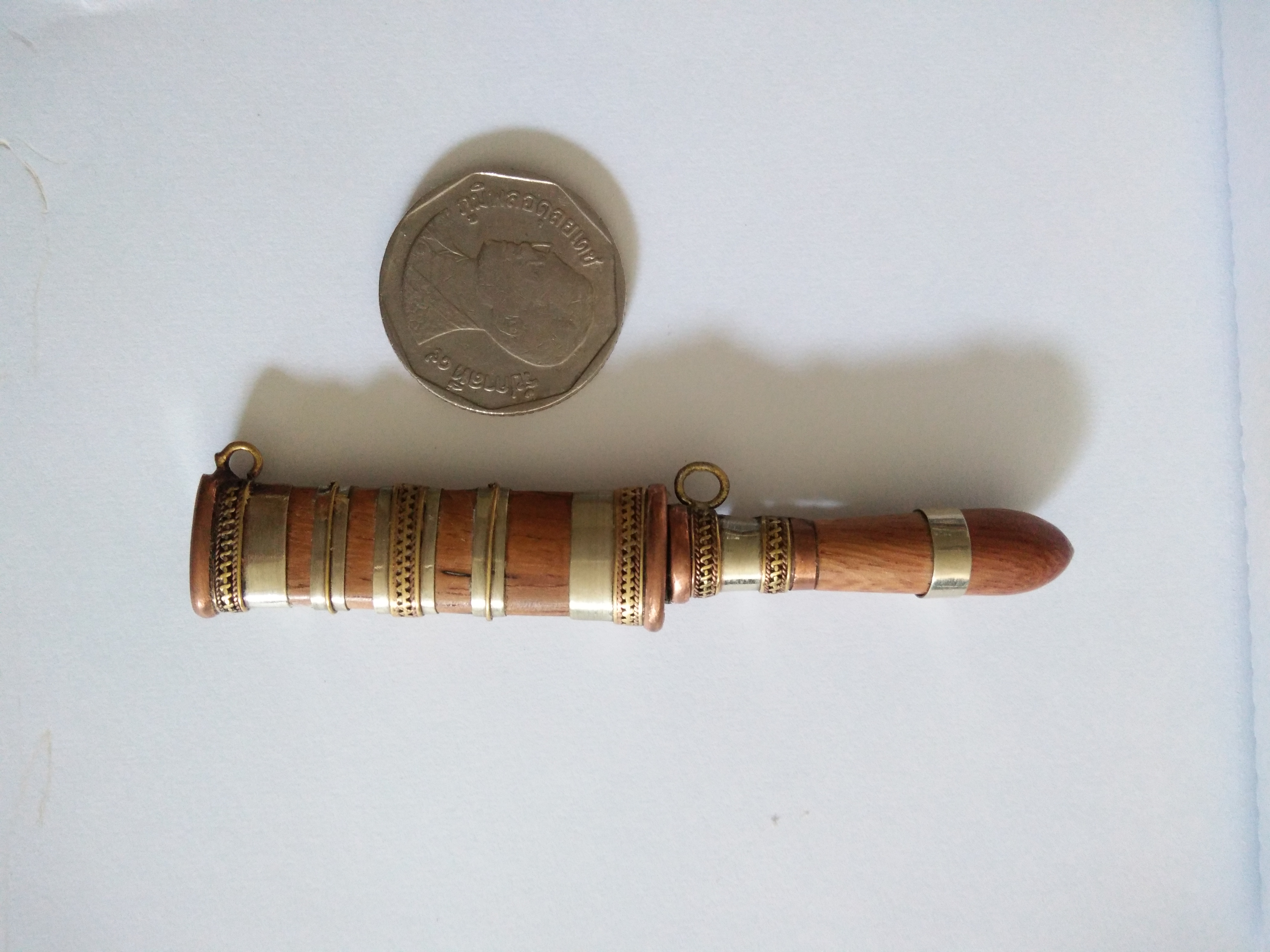 มีดเทพศาสตราวุธ ขนาดห้อยคอ( มวลสาร ลพ.กวย)รุ่น แรงครู พระอาจารย์เล็กร่วมเสก