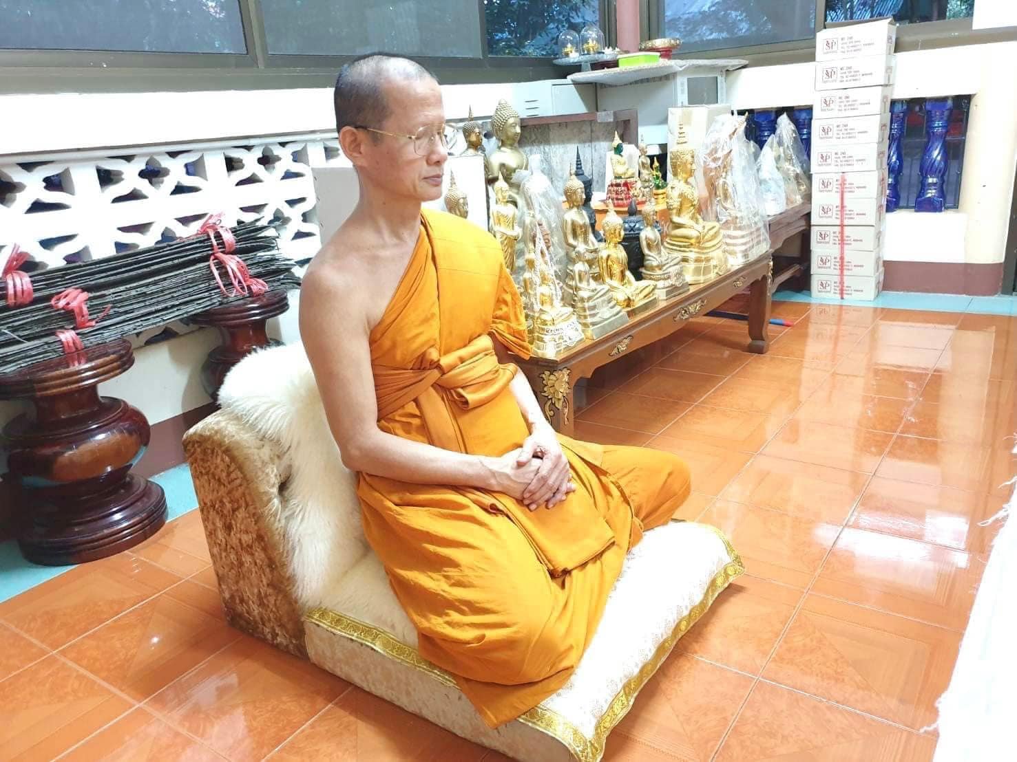 พระผงสมเด็จองค์ปฐมหลังจารเลี่ยมกรอบเงิน พิมพ์ขุนแผนทรงพลเคลือบ หลวงพ่อเล็ก วัดท่าขนุน เข้ากรรมฐาน 3 วัน