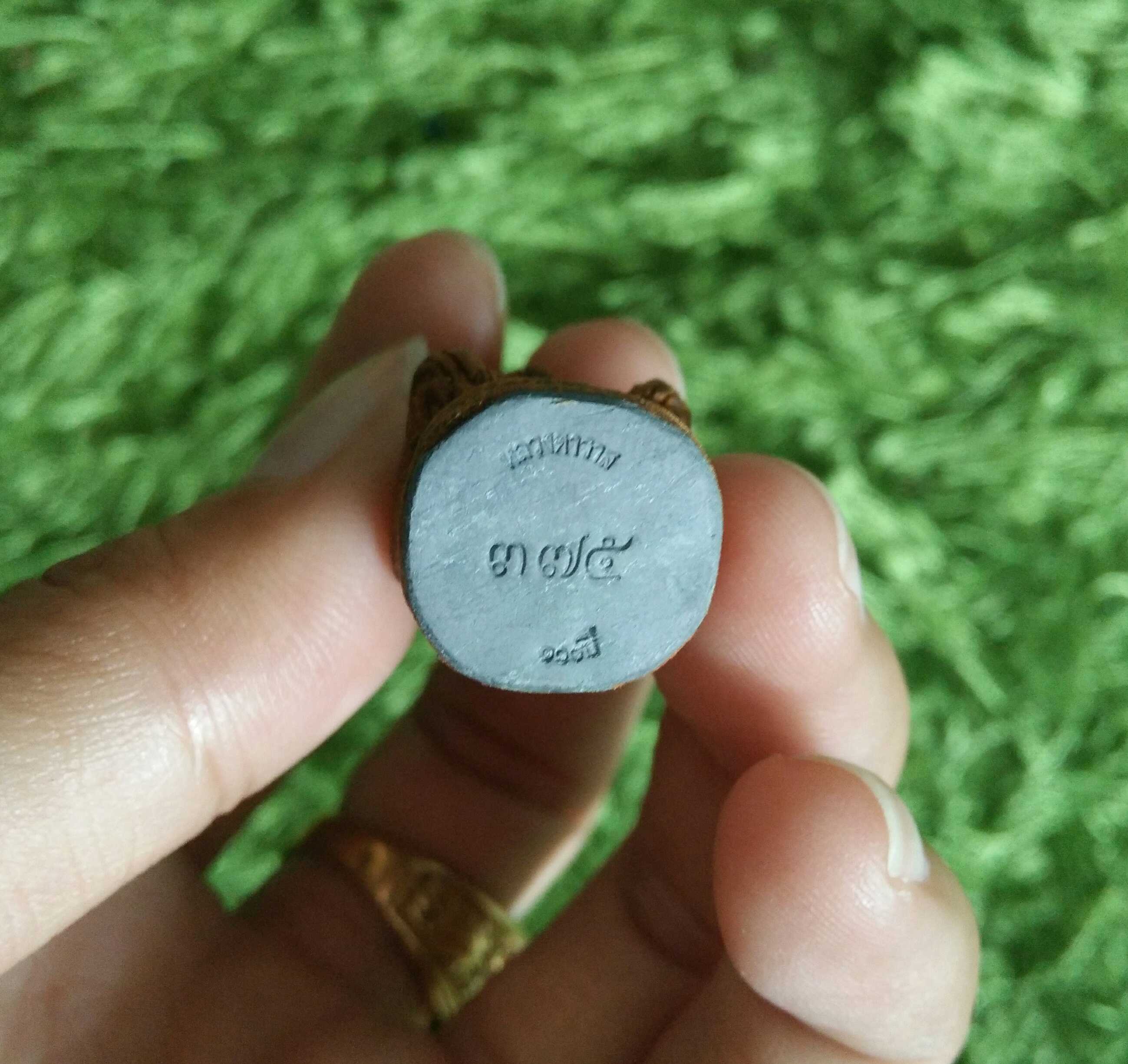 หนุมานไม้ขนุนแกะ No.375 หลวงปู่วาส วัดสะพานสูง (เลี่ยมพลาสติก) เลี่ยมตลับเงิน ไม่มีซองเดิม