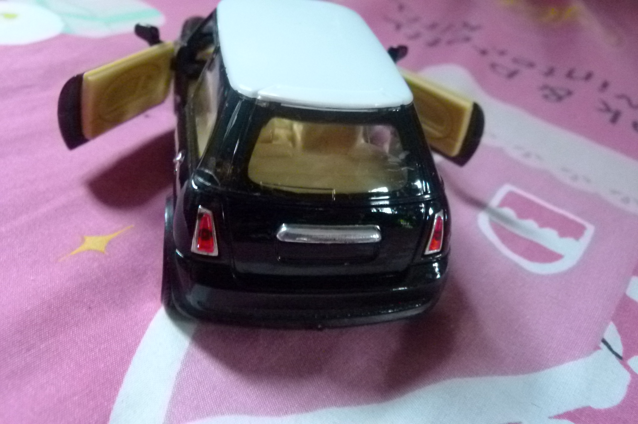 รถเหล็ก ตั่งโชว์ เปิดประตู ซ้าย และ ขวา ได้ ครับๆ 450.- ส่งฟรี EMS