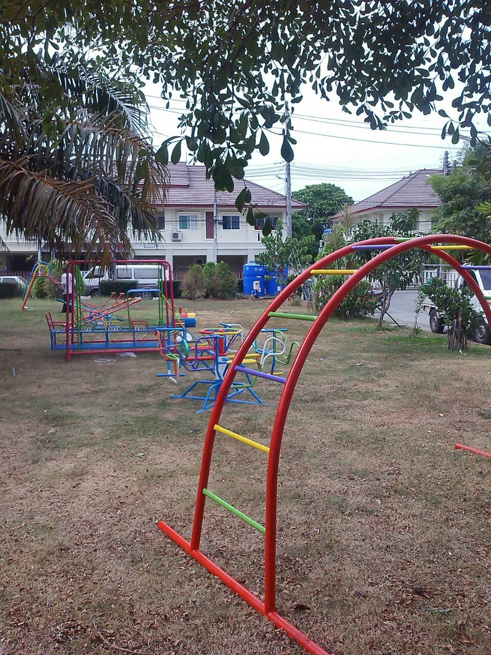 เครื่องออกกำลังกายกลางแจ้งสาธุประดิษฐ์