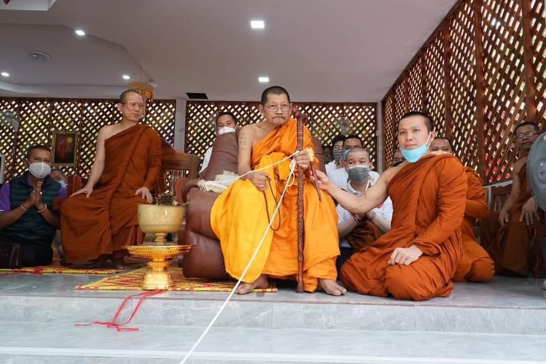 พระปิดตา รุ่น เมตตา หลวงปู่ศิลา หลวงพ่อหนุน (มีรอยราน)