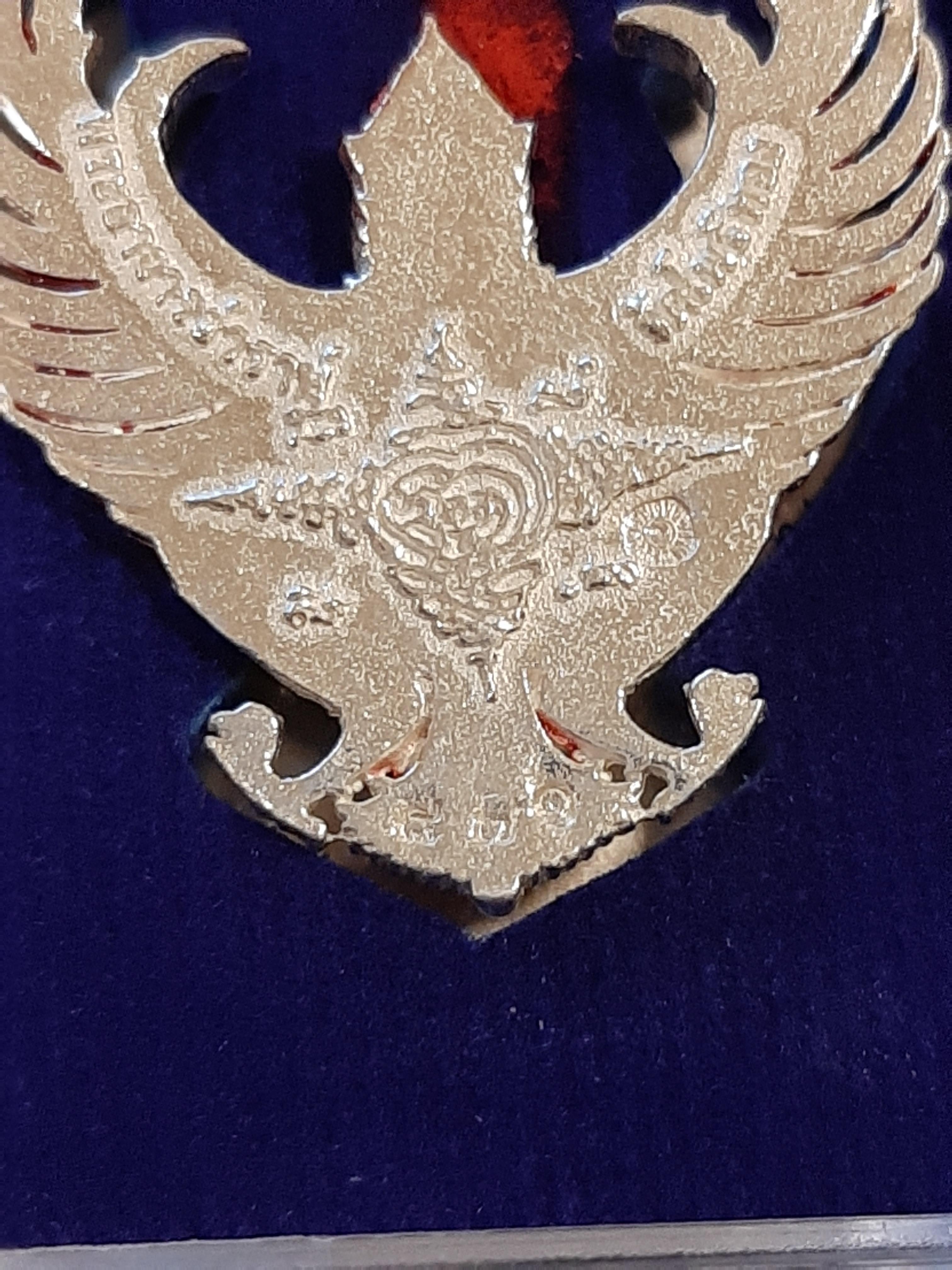 ครุฑเนื้อเงินลงยา พิมพ์ใหญ่ รุ่น จอมราชันย์ ปี 60 No.871 พระอาจารย์วราห์ เสก เจิม อธิษฐานจิตเพิ่ม