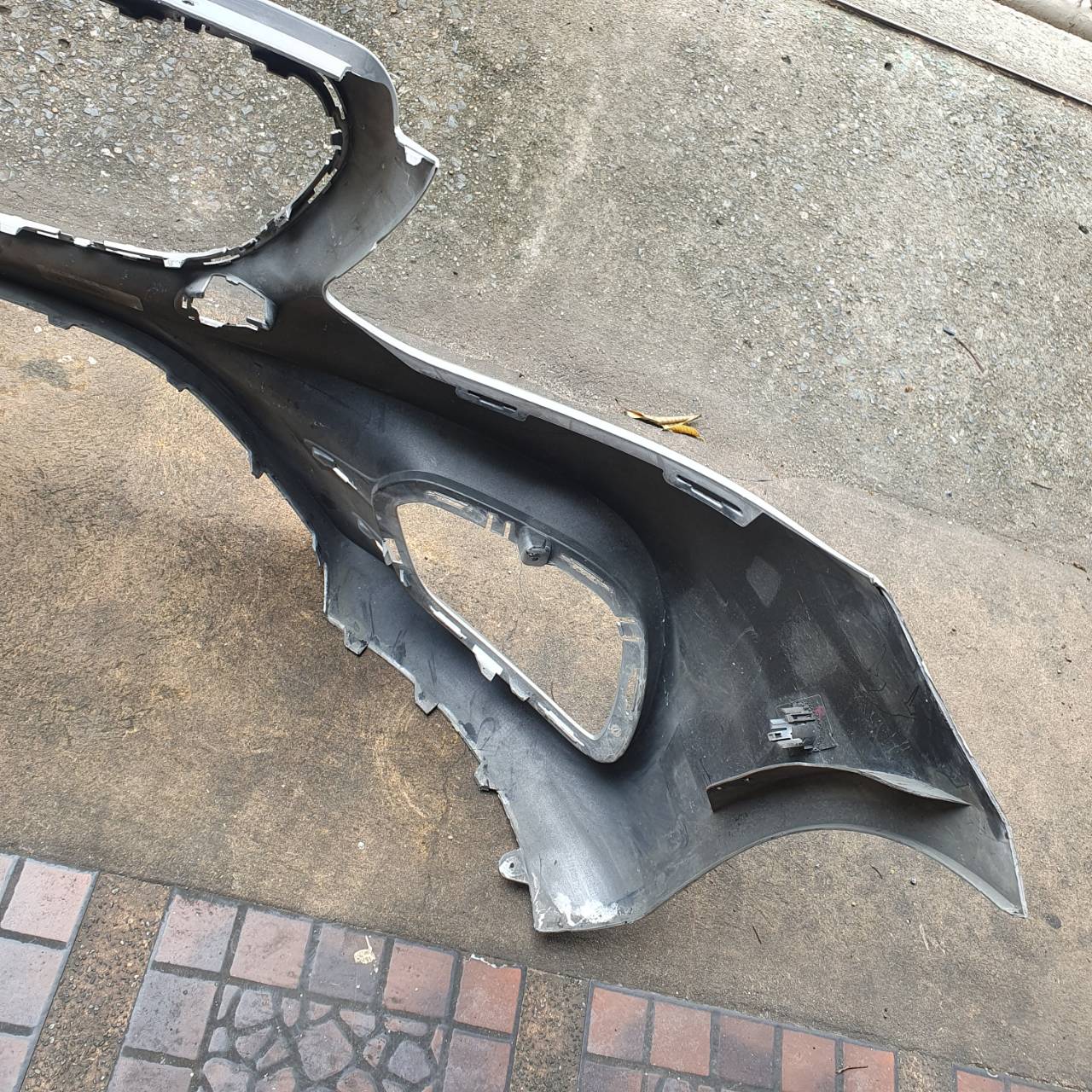 กันชนหน้า Benz มือสอง A2138852600 ขายตามสภาพ