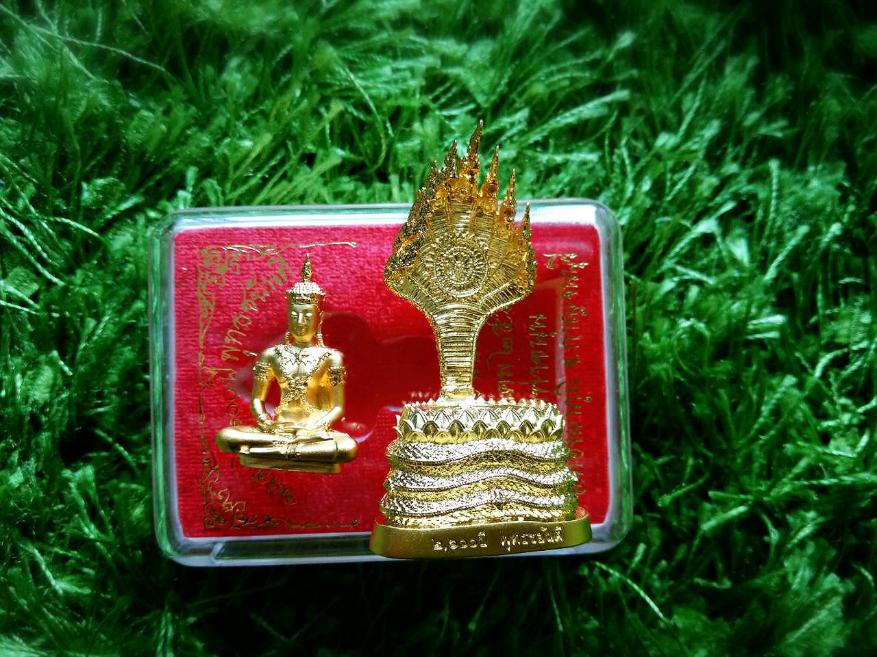 พระพุทธรูปนาคปรกลอยองค์ ขนาด ๒ ซ.ม. เนื้อชุบทอง วัดท่าขนุน