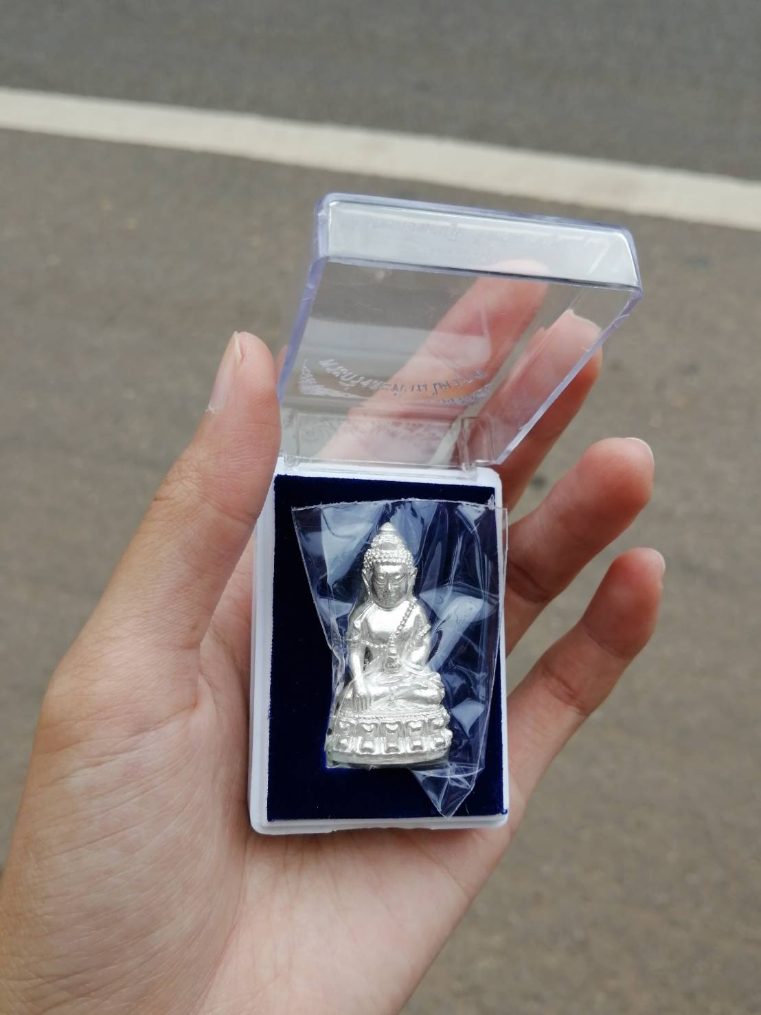 พระกริ่งสะท้านไตรภพ เนื้อเงินชนวนล้วน (อุดเกศา พระบรมสารีริกธาตุ) วัดท่าขนุน ปี 63 กรอบทองคำ (พระโชว์)