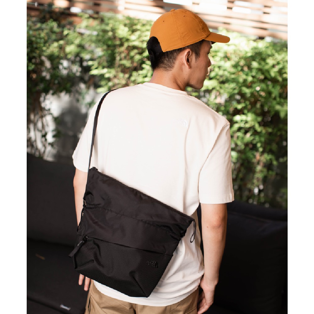 กระเป๋าสะพายข้าง The North Face Electra Tote Medium ของใหม่ ของแท้ พร้อมส่งจากไทย