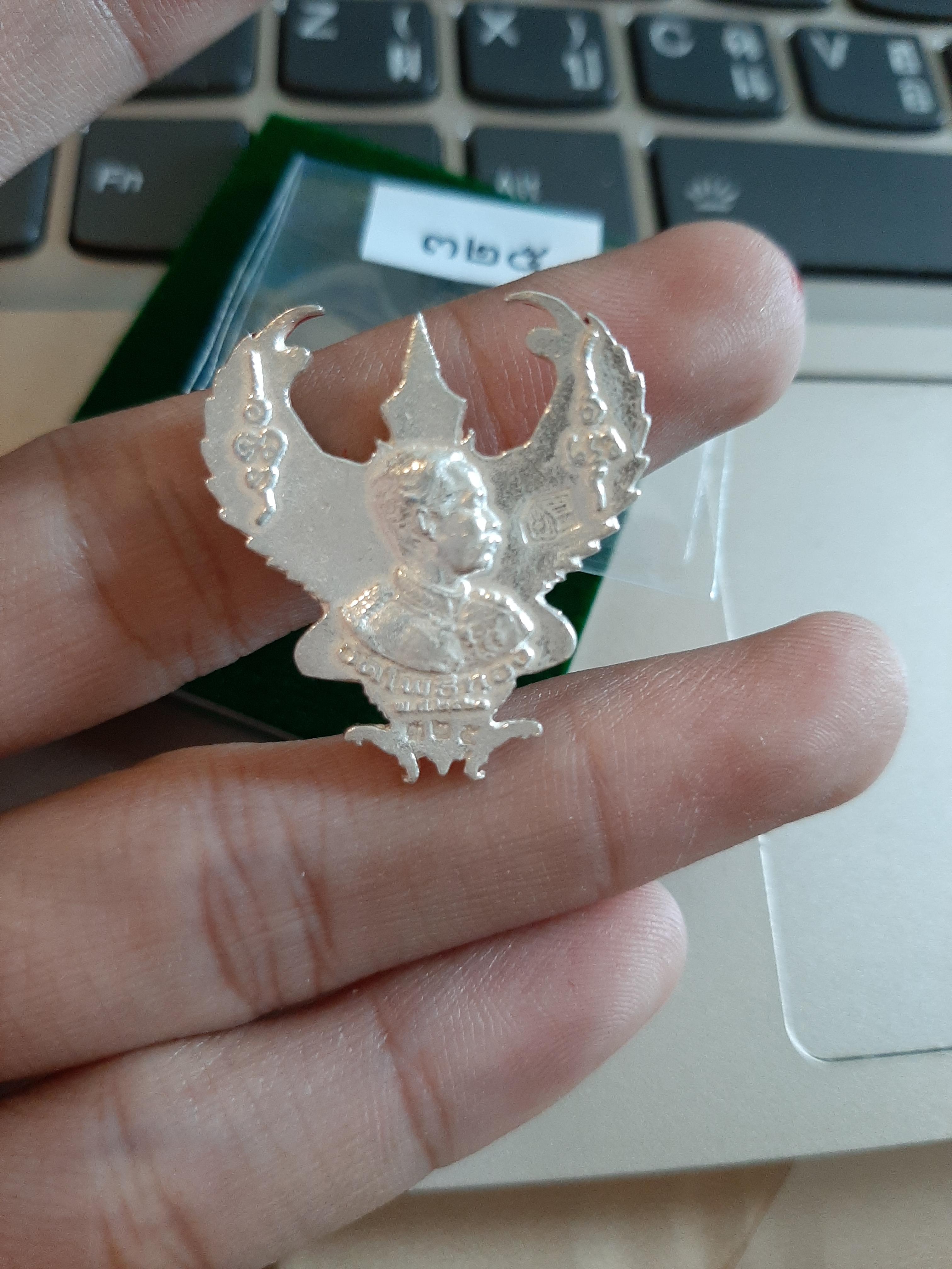 ครุฑเนื้อเงินลงยา รุ่น ฉลองโบสถ์ No.๓๒๕ พระอาจารย์วราห์ เสก เจิม อธิษฐานจิตเพิ่ม