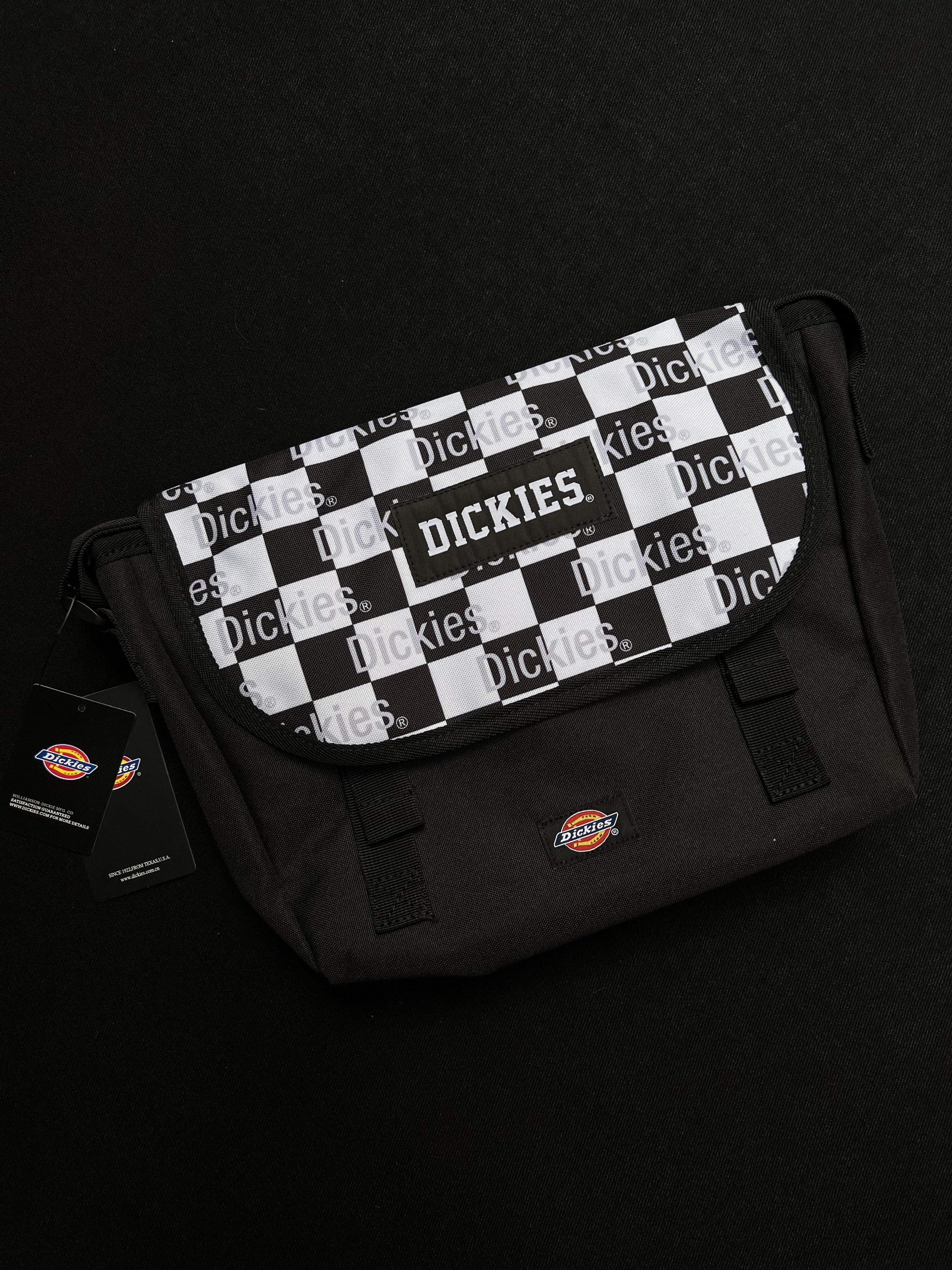 กระเป๋าสะพายข้าง Dickies Messenger Bag รุ่นพิเศษจากญี่ปุ่น ของใหม่ ของแท้ พร้อมส่ง