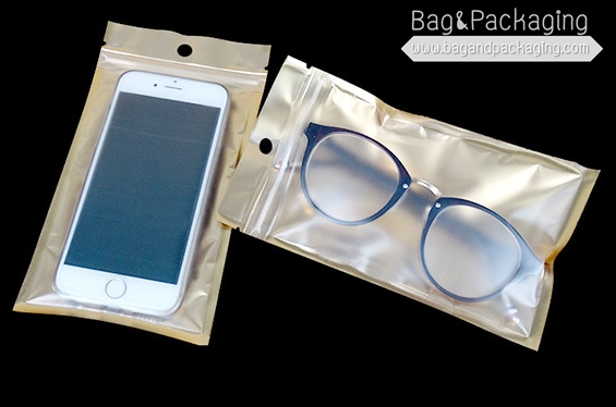 ถุงซิปล็อคก้นแบน หน้าขุ่น พื้นทอง หลังเงิน (ตั้งไม่ได้)