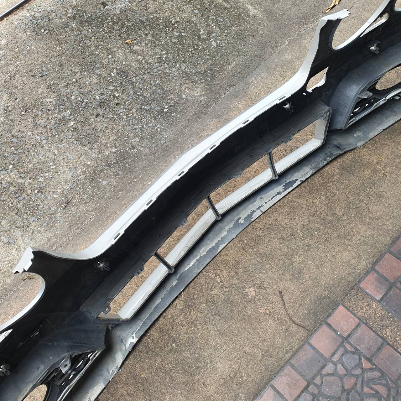 กันชนหน้า Benz มือสอง A2118801540 ขายตามสภาพ