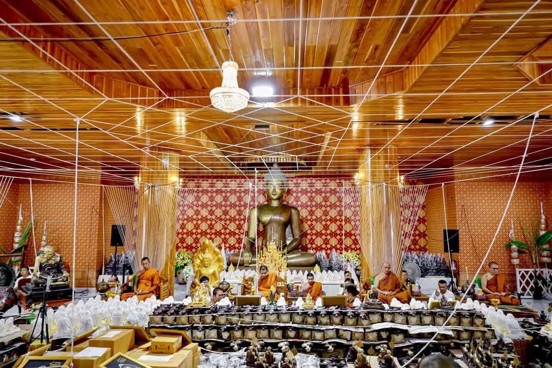 ดอกพิกุลเงิน เลี่ยมเดิม 1 ใน 300 หลวงปู่ศิลา