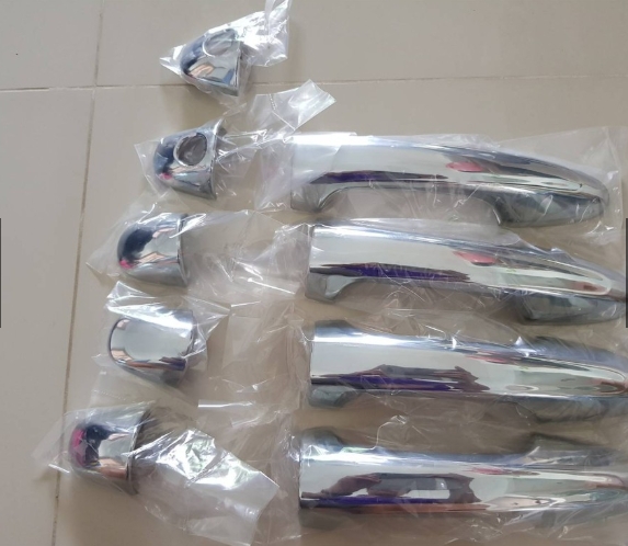 ครอบมือจับ Toyota Revo ครอบมือเปิดประตู โตโยต้า รีโว่ ปี 2015-2018 รุ่นไม่ TOP (สีเงิน)(ใช้เทปกาว 3M)