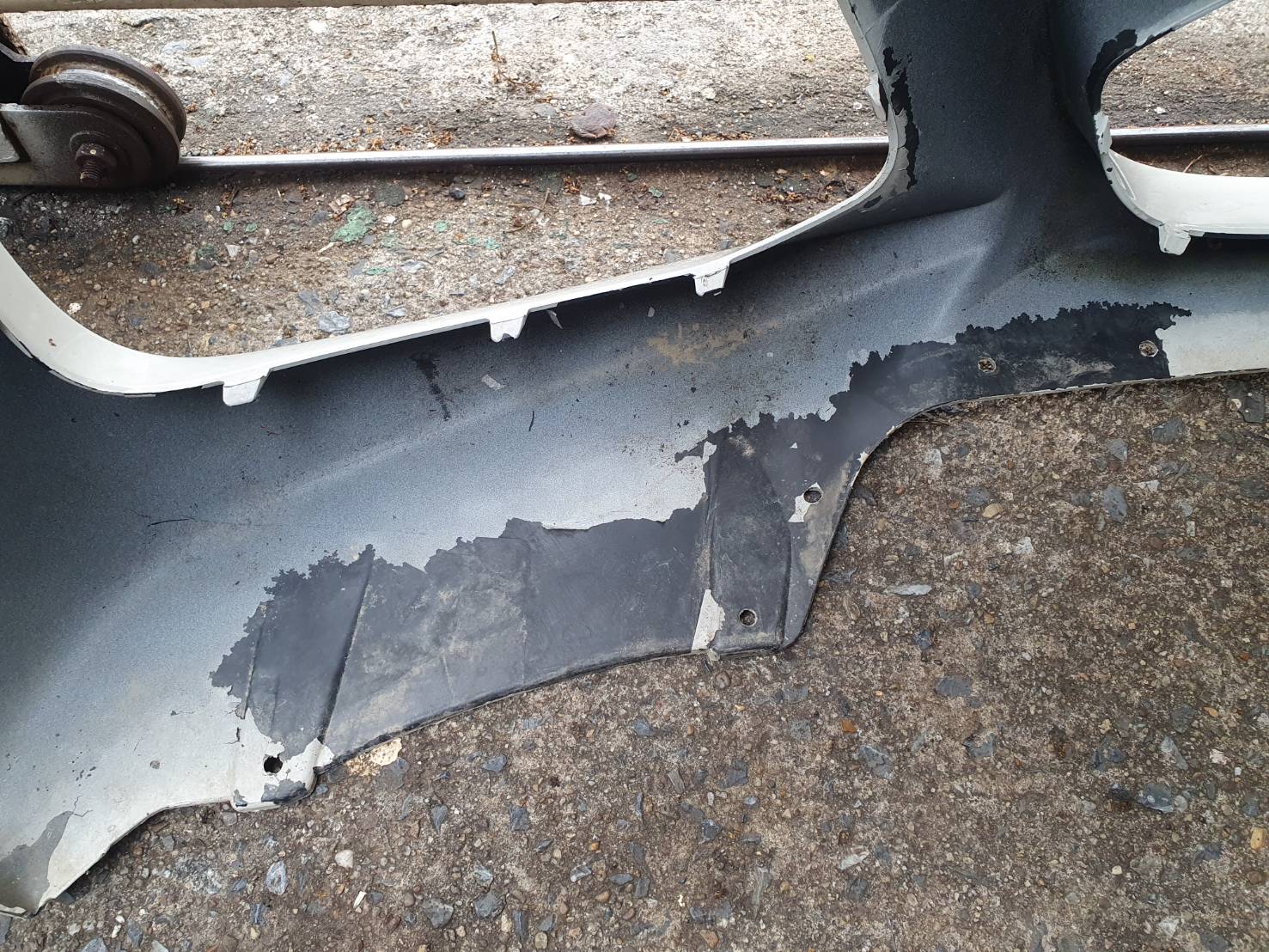 กันชนหน้า มือสอง BMW F25 สีขาว หูครบ ไม่ฉีกขาด ขายตามสภาพ