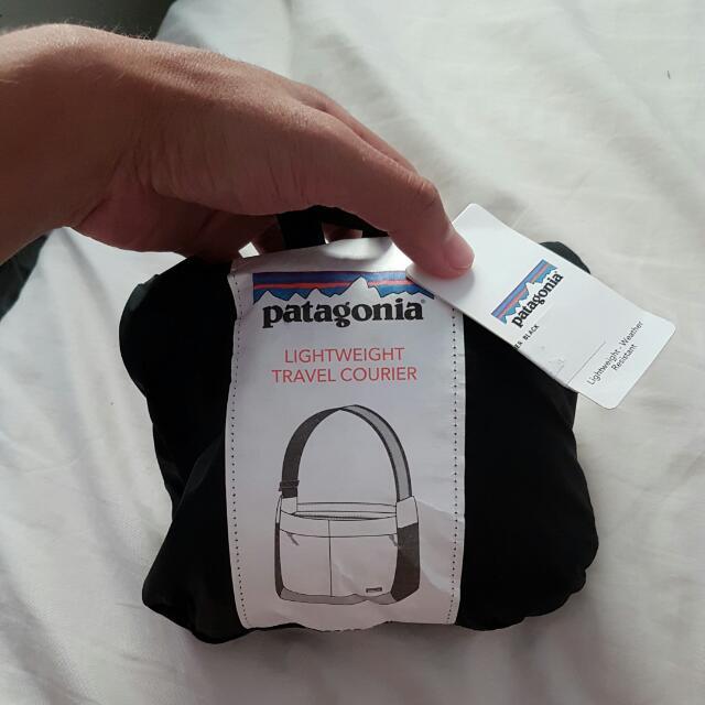 กระเป๋าสะพายข้าง Patagonia Lightweight Travel Courier ความจุ 15 ลิตร ของใหม่ ของแท้ พร้อมส่งจากไทย