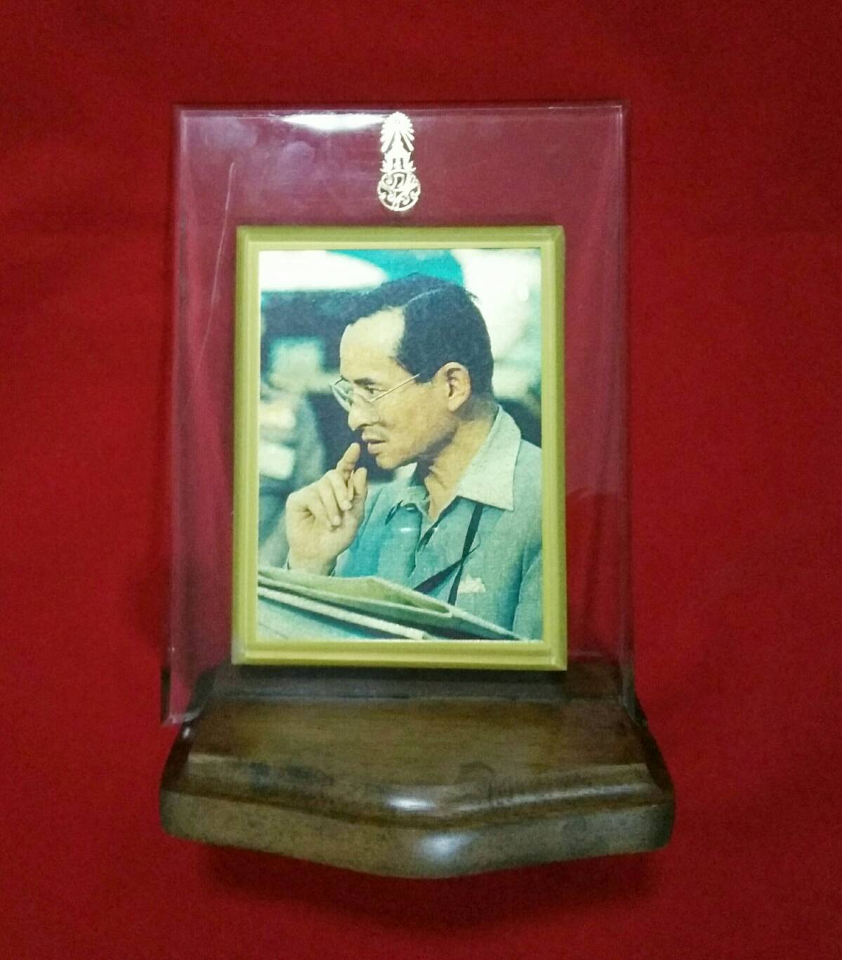 แผ่นทองคำพระบรมฉายาลักษณ์ทองคำ ฉลองสิริราชสมบัติครบรอบ 50 ปี