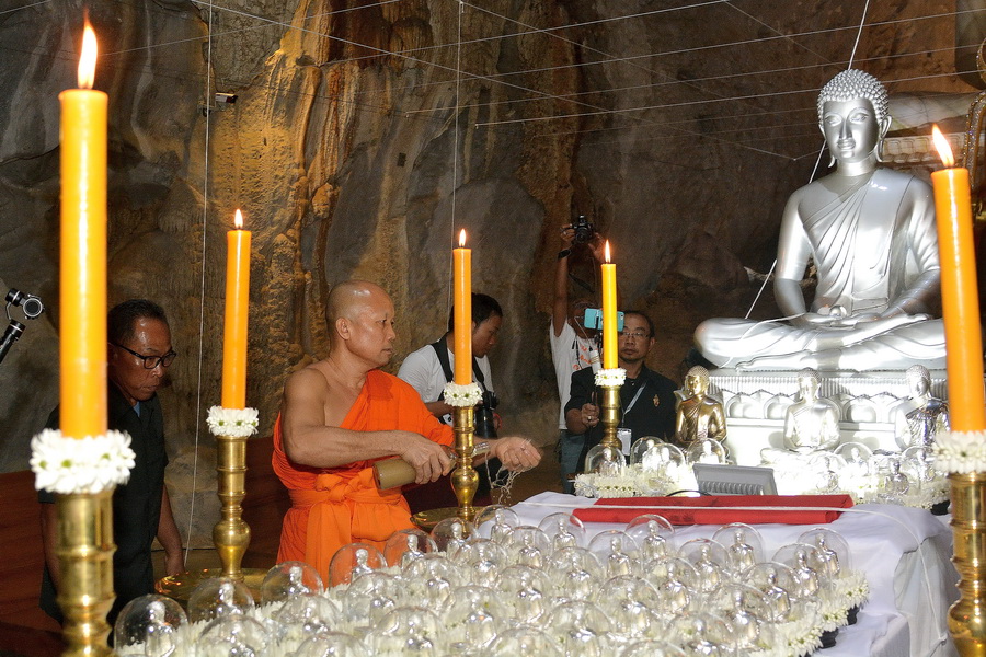 พระปัจเจกพุทธเจ้าชุบเงิน (หน้าตัก ๓ นิ้ว) วัดเขาวง ปี ๖๑