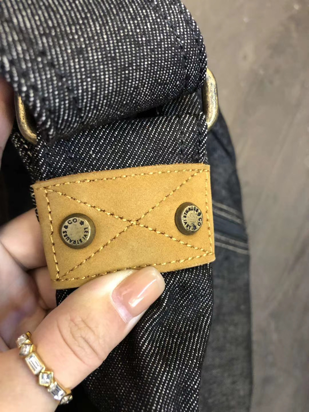 กระเป๋าสะพายข้าง Levi's Denim Crossbody Bag ของใหม่ ของแท้ พร้อมส่งจากไทย