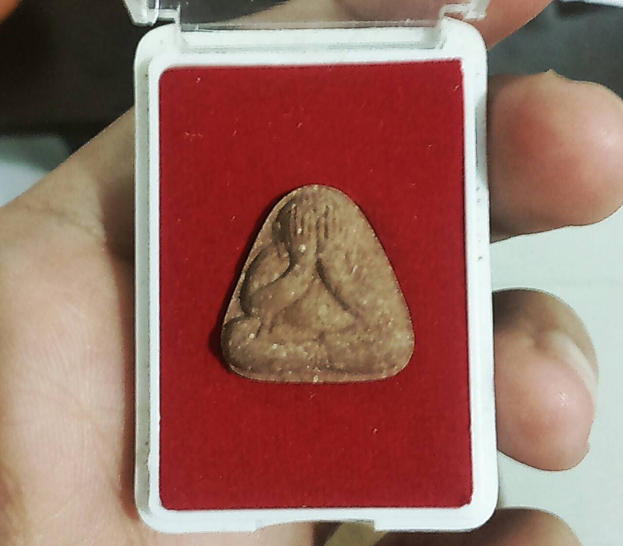 พระปิดตาเนื้อผง รุ่น 1 วัดท่าขนุน ปี 53