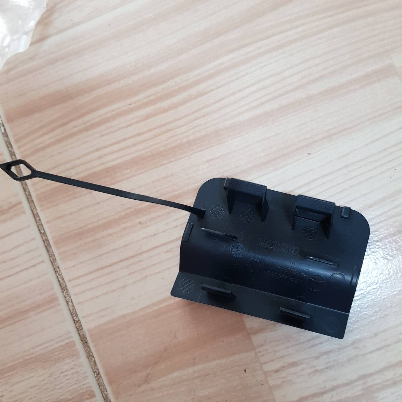 ฝาปิดรูกันชนหน้า รถ Benz W204 รหัส A2048856223