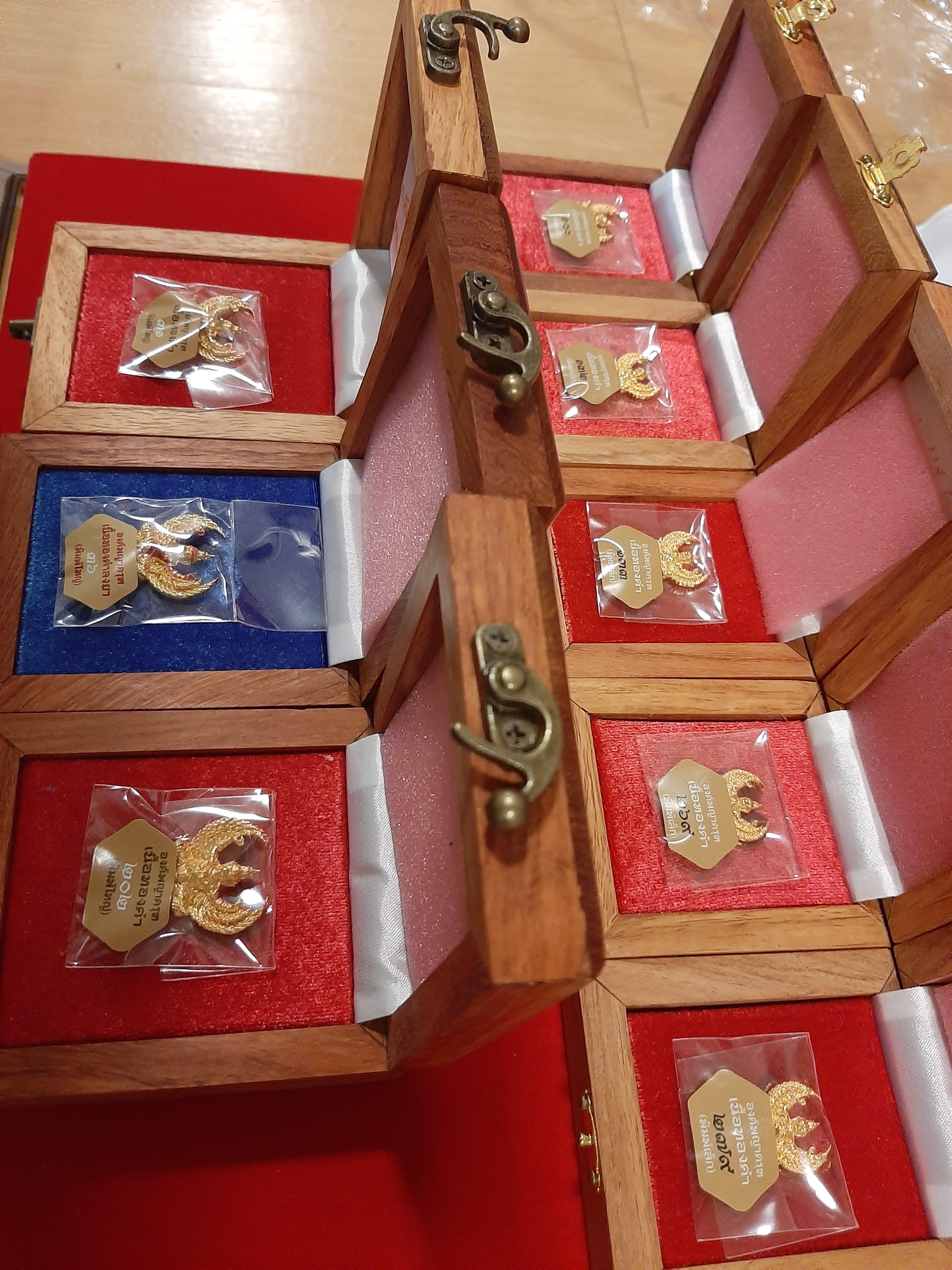 พญาครุฑกะไหล่ทองแพ็คคู่ พิมพ์ใหญ่และพิมพ์เล็ก รุ่น รวยสุดๆ วัดโพธิทอง