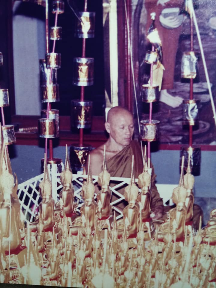 พระพุทธชินราชเนื้อผง และน้ำเต้า หลวงปู่วิเวียร ปี ๓๓