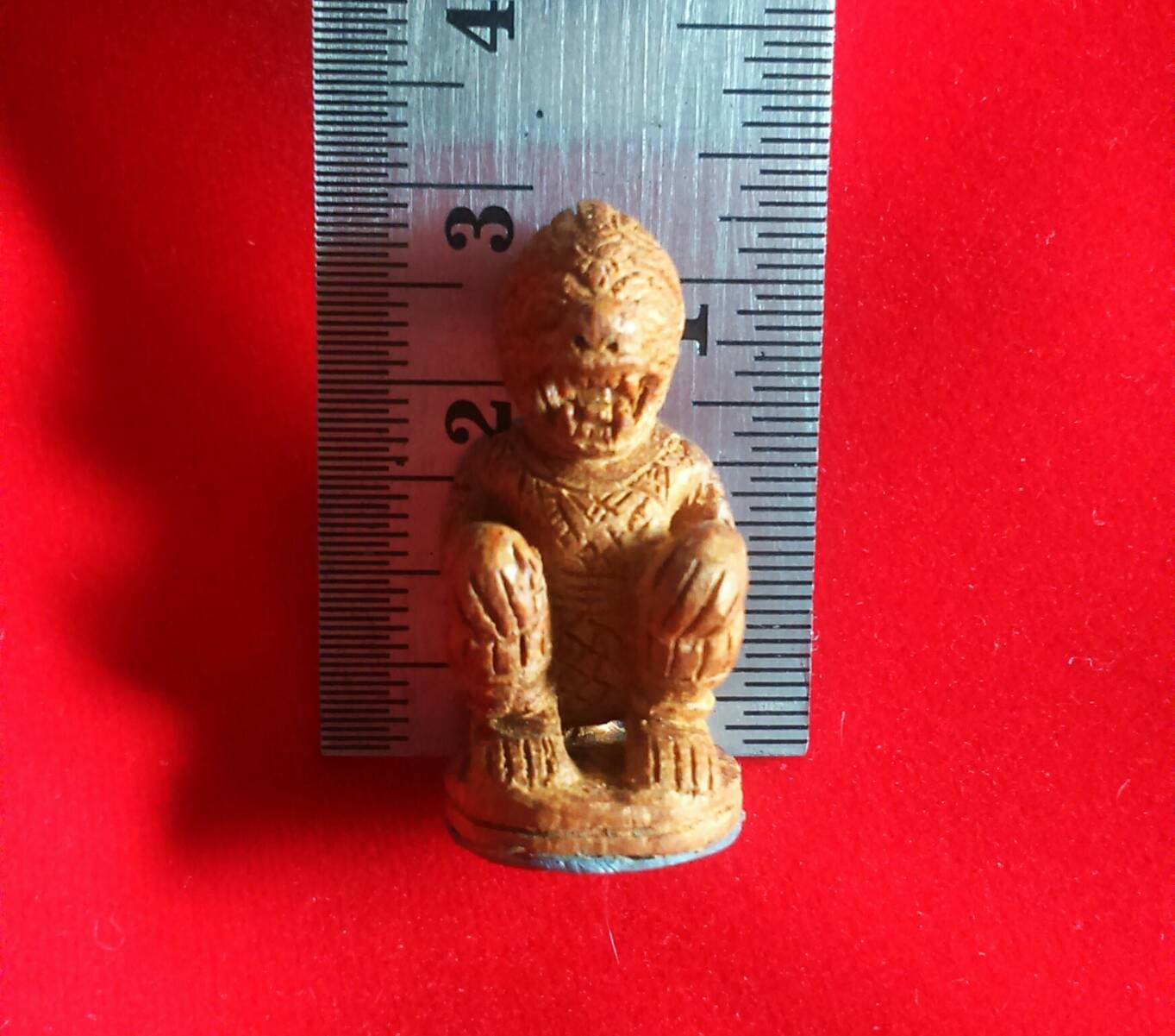 หนุมานไม้ขนุนแกะ No.368 หลวงปู่วาส วัดสะพานสูง (เลี่ยมพลาสติก) ไม่มีซองเดิม