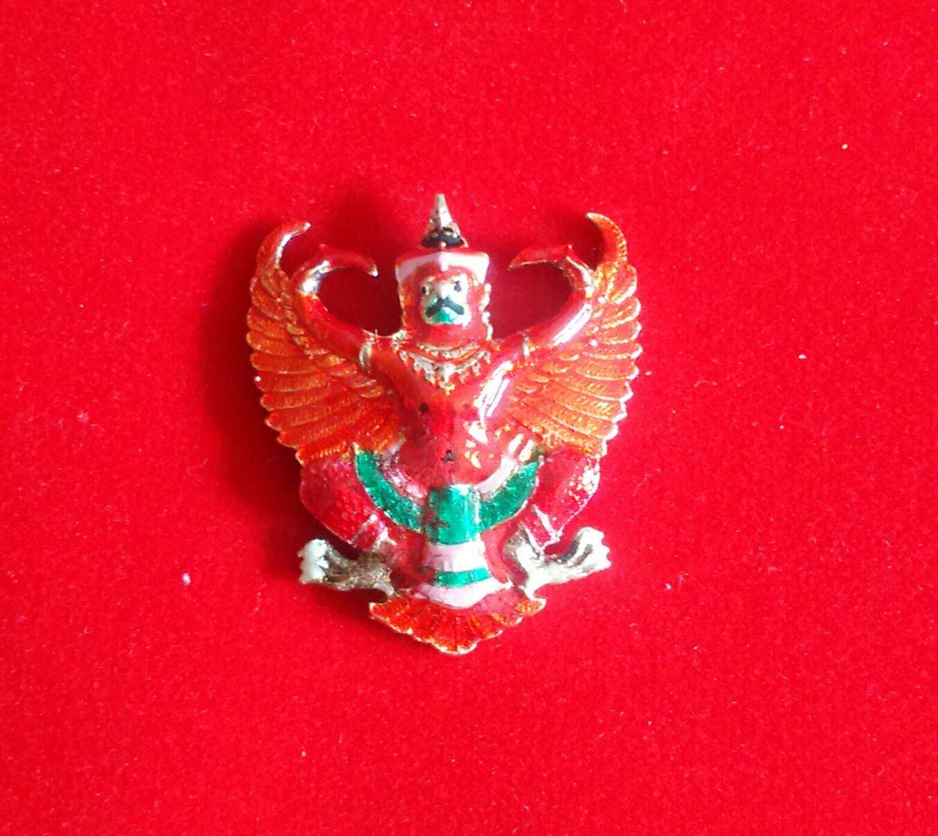 องค์พญาครุฑ รุ่น เลื่อนสมณศักดิ์ No.๑๖๒๑ (เจิมและเสกซ้ำ) ปี 56 เนื้อเงินลงยา อ.วราห์ วัดโพธิทอง