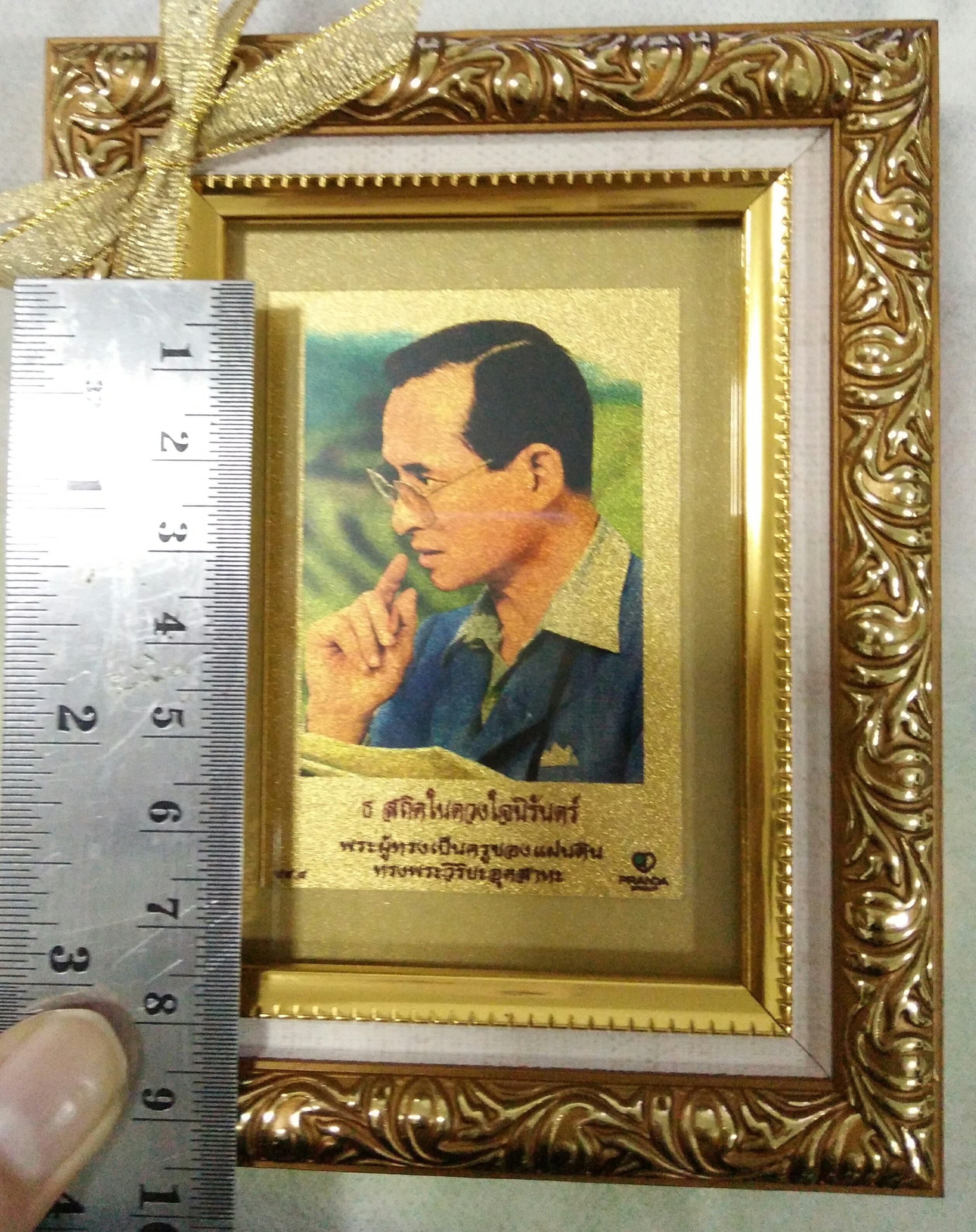 พระบรมฉายาลักษณ์ทองคำ 99.99% ปี 60 (กว้าง 4.5 cm)