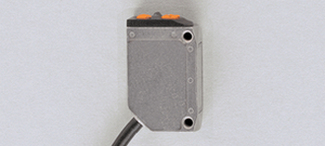 O6H300 โฟโต้เซนเซอร์/ ระยะตรวจจับ 2...200mm/ แบบสะท้อนกับวัตถุ (ifm photo sensor/ photo cell)