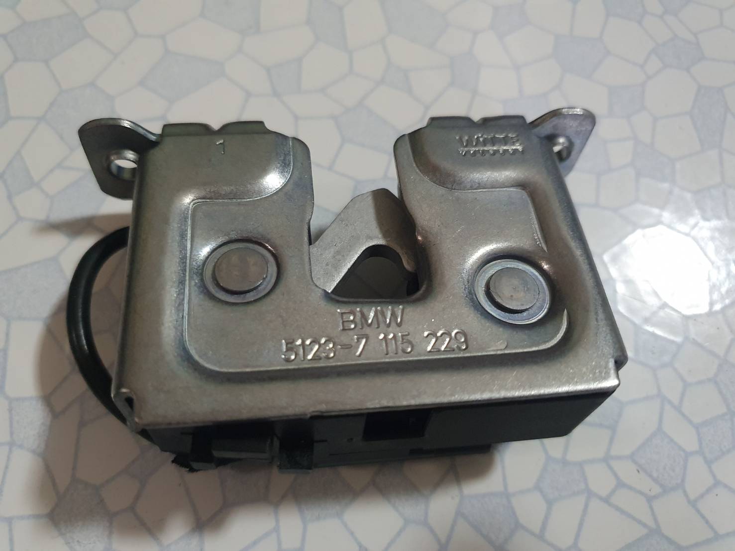 ตัวล็อคฝากระโปรงหน้า BMW Front Hood Latch 5123-7 115 229 อะไหล่แท้