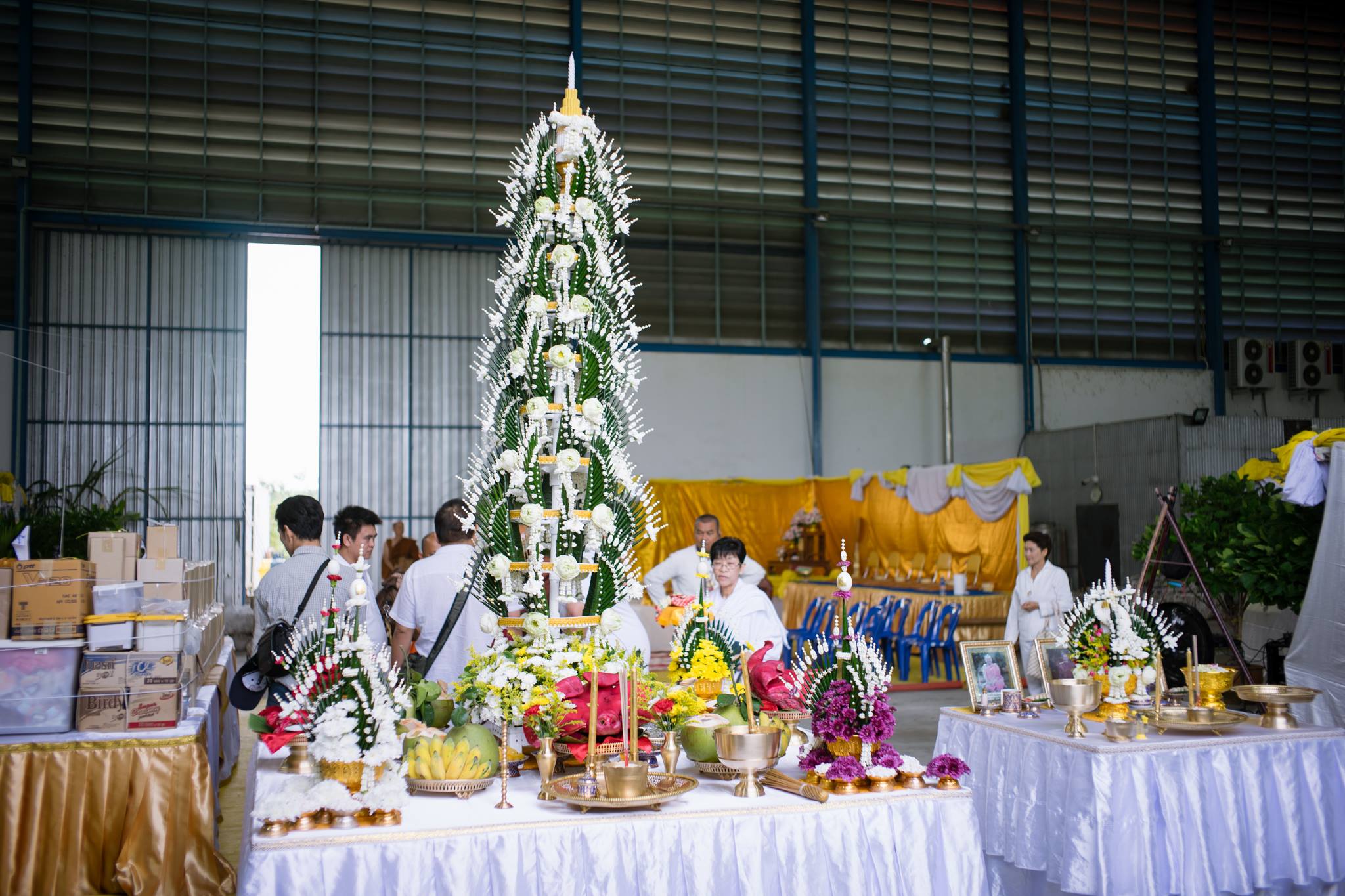 หลวงปู่เทพโลกอุดร อาศรมศรีชัยรัตนโคตร ฐาน 1 ซ.ม. ชุบทอง