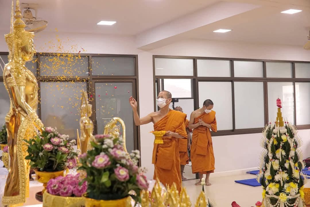 ลูกแก้วพุทธบารมีเปิดโลก (แก้วแดง) สุริยันต์ทรงกลด ฐานจาร (ไซส์ใหญ่ 5 cm) ลพ.เล็ก ลพ.บ๊ะ ลพ.ตุ๊ มหาสิงห์