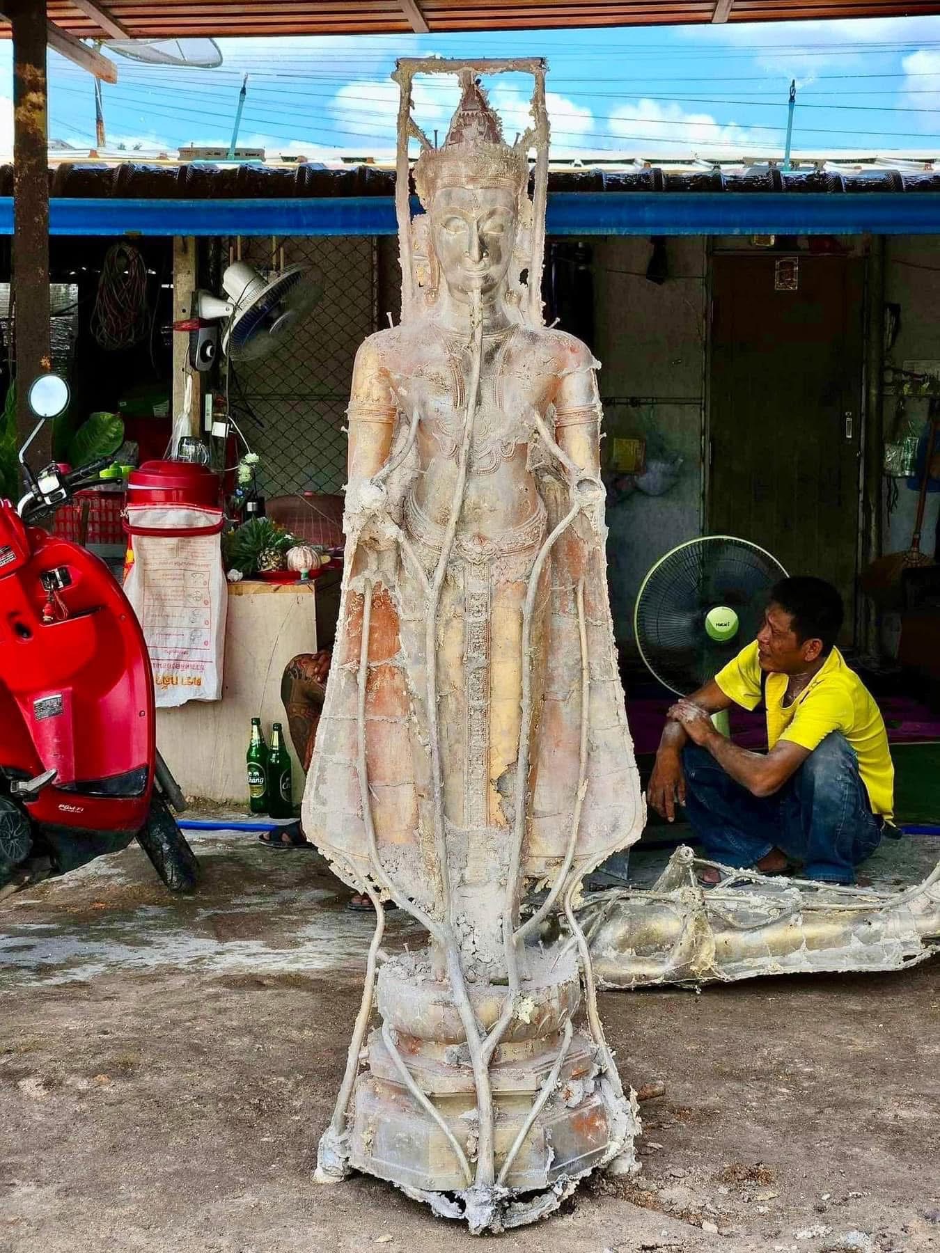 สมเด็จองค์ปฐม (หลวงพ่อไหลมาเทมา) ขนาด 5 นิ้ว หลวงพ่อเล็ก พุทธาภิเษกหลายวาระ ปี 67