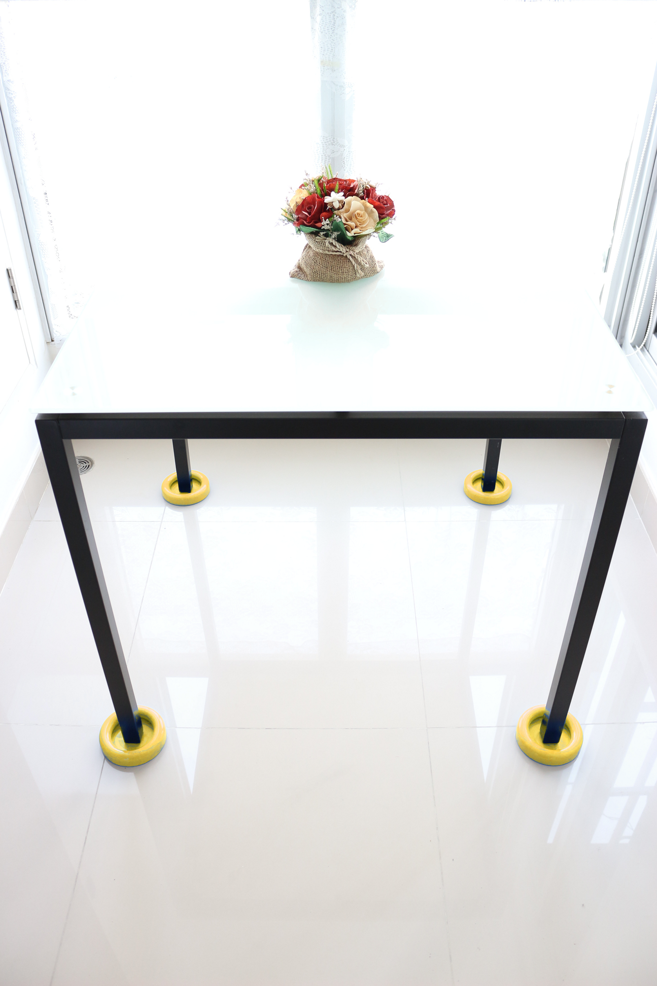 AntRing ที่รองขาโต๊ะกันมดสีเหลือง 4 ตัว