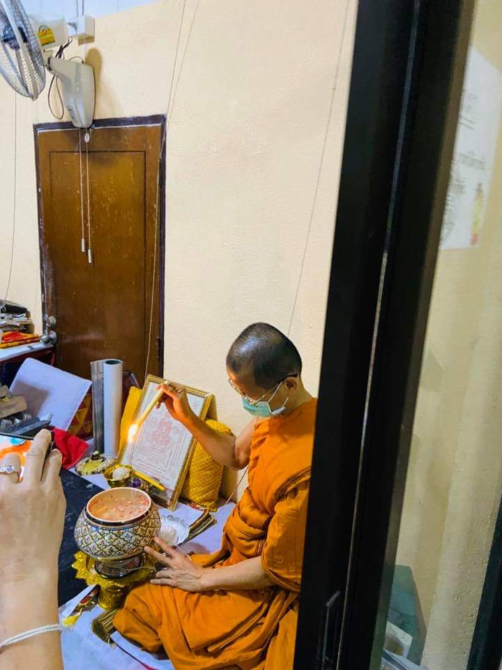 ชุดตะกรุดสาริกาลิ้นทองคำและผ้ายันต์พุทธนิมิตร พิธีมหาระงับโรคาพินาศ