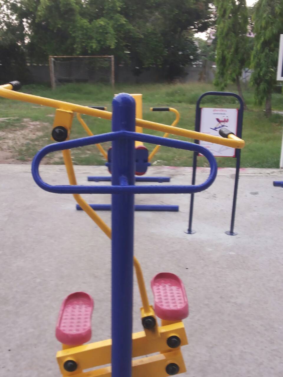 รหัส SM ผลงานติดตั้ง (โรงเรียนชุมชนวัดราษฎร์บำรุง ต.บางปู อ.เมือง จ.สมุทรปราการ) เครื่องออกกำลังกายกลางแจ้ง
