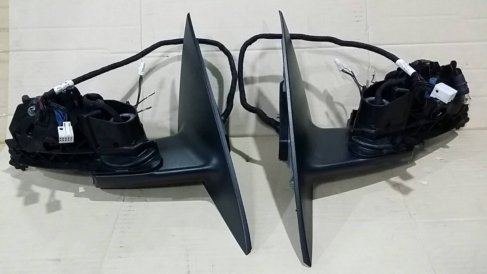 W117 โครงกระจกมองข้าง ของใหม่ MIRROR FRAME (L+R) A117 810 09 76, A117 810 10 76(ราคาที่ระบุคือราคาต่อข้าง)
