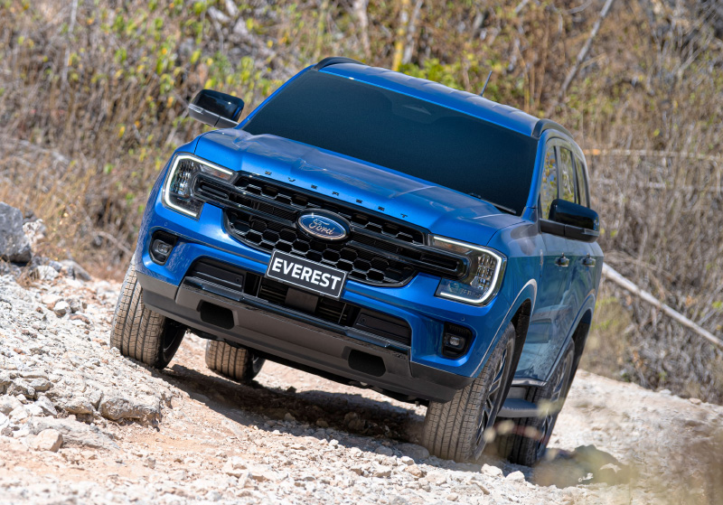เบ้าประตู Ford Everest Next Gen ฟอร์ด เอเวอเรสต์ ปี 2022-ปัจจุบัน (เคฟลาร์ โลโก้สีแดง)