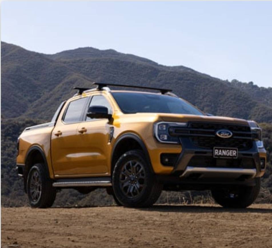 เบ้าประตู Ford Ranger Next Gen ฟอร์ด เรนเจอร์ ปี 2022-ปัจจุบัน รุ่น 4 ประตู (สีดำเงา โลโก้สีแดง)