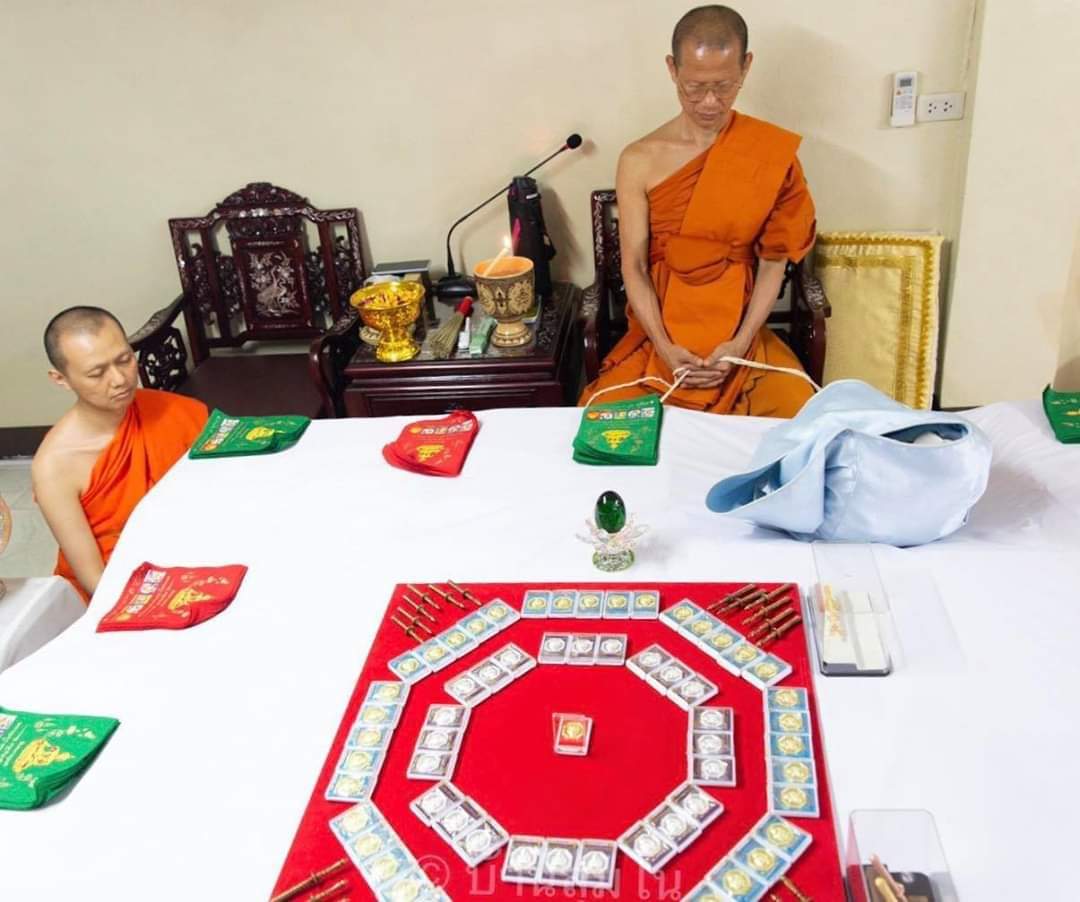 ผ้ายันต์กันภัยหายโศก (พิธีแก้วอินทนิล) พระอาจารย์เอ บ้านสุมโน ลพ.เล็ก วัดท่าขนุนร่วมเสก