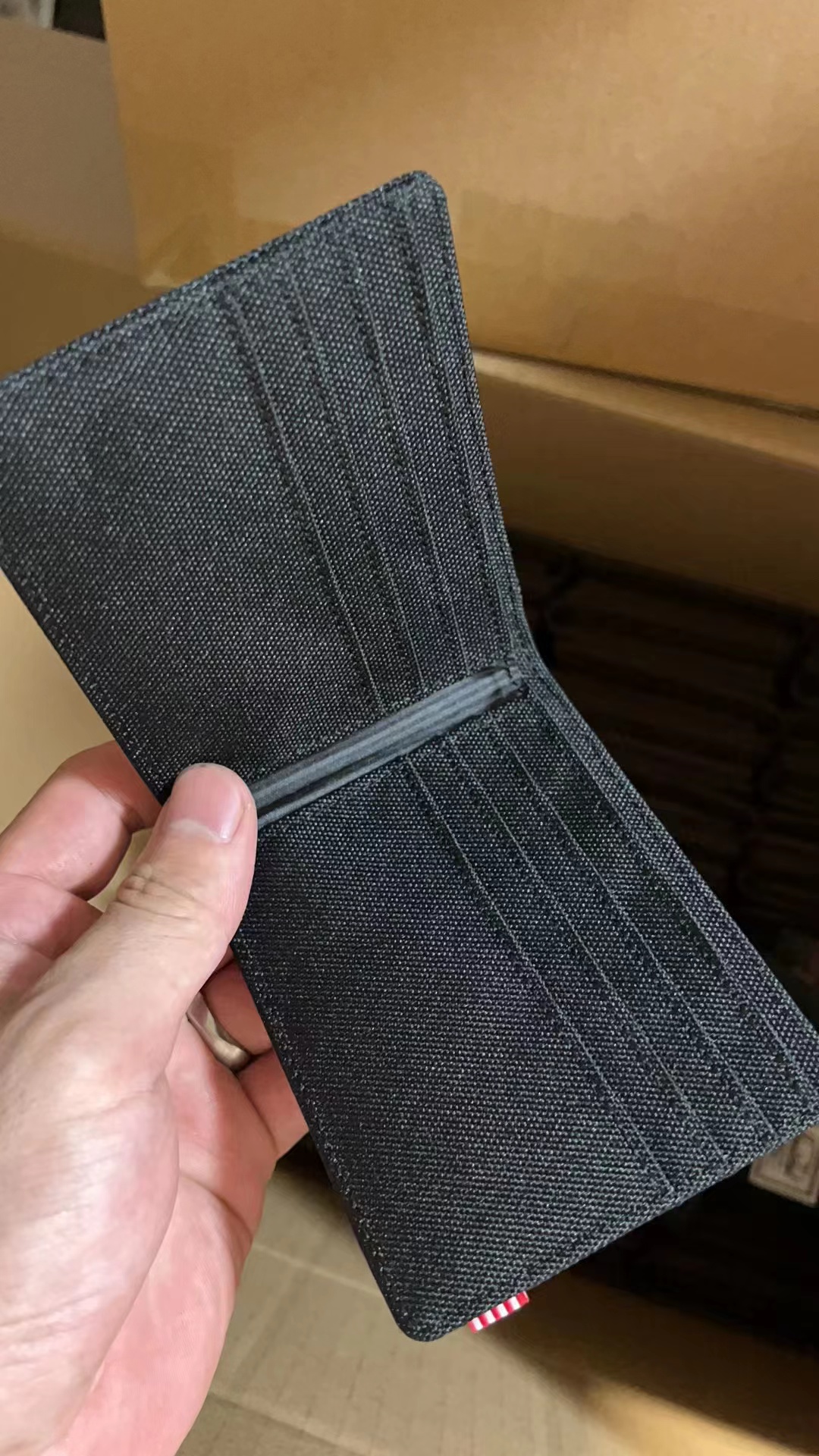 กระเป๋าสตางค์ Herschel Supply Roy Wallet Winter Plaid ของใหม่ ของแท้ พร้อมส่ง