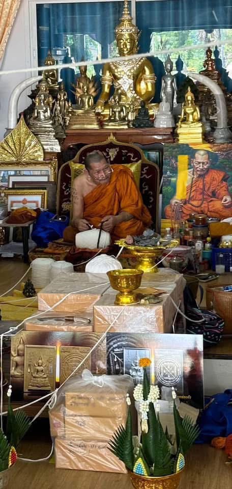 สมเด็จองค์ปฐมหลังพระคาถาเงินล้าน หลวงพ่อหนุน หลวงปู่ศิลา หลวงพ่อวัดท่าซุง อธิษฐานจิต