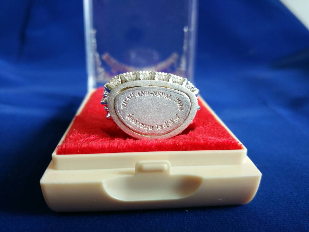 พระกริ่งเนปาล ปลดหนี้สองแผ่นดิน (เนื้อเงิน) วัดท่าขนุน (ใช้ภาพแทน)