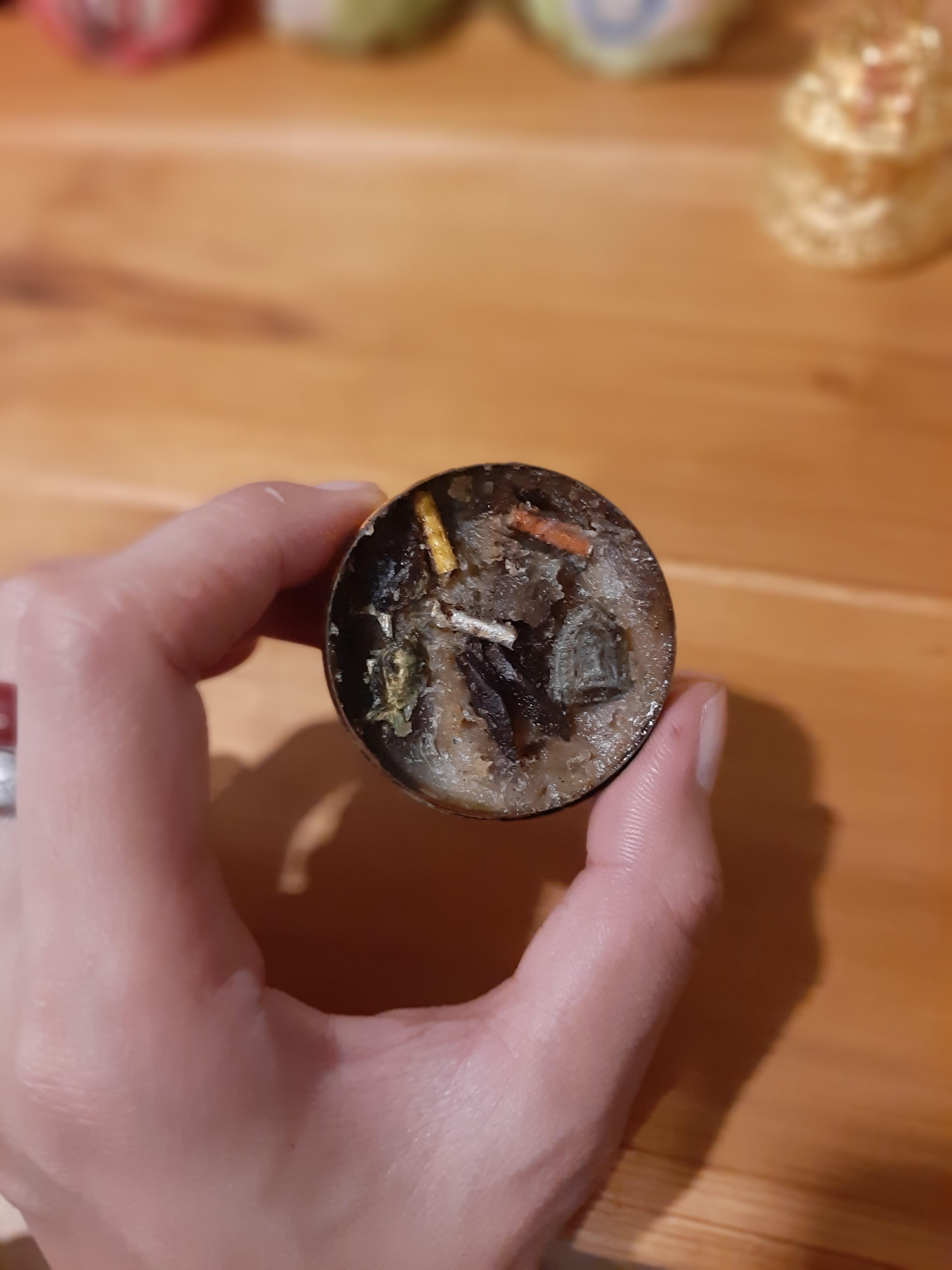 สีผึ้งหลวงพ่อกวยผสมตะกรุด นางกวัก จาก อ.เฒ่า สุพรรณ (พร้อมเอกสารรับรอง)