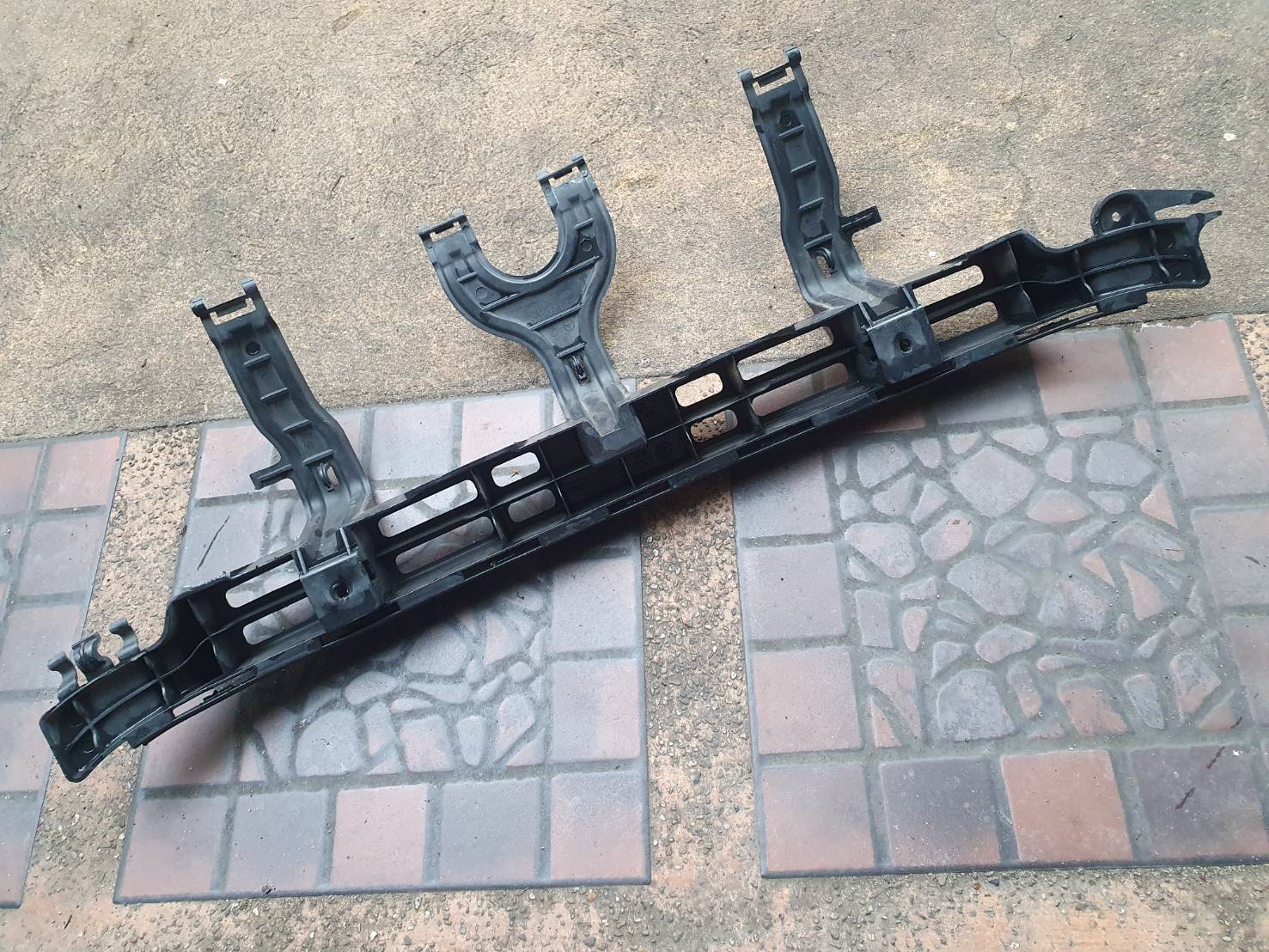 เฟรมบนกลางกันชนหลัง Benz W218 มือสอง A2188850665 ขายตามสภาพ