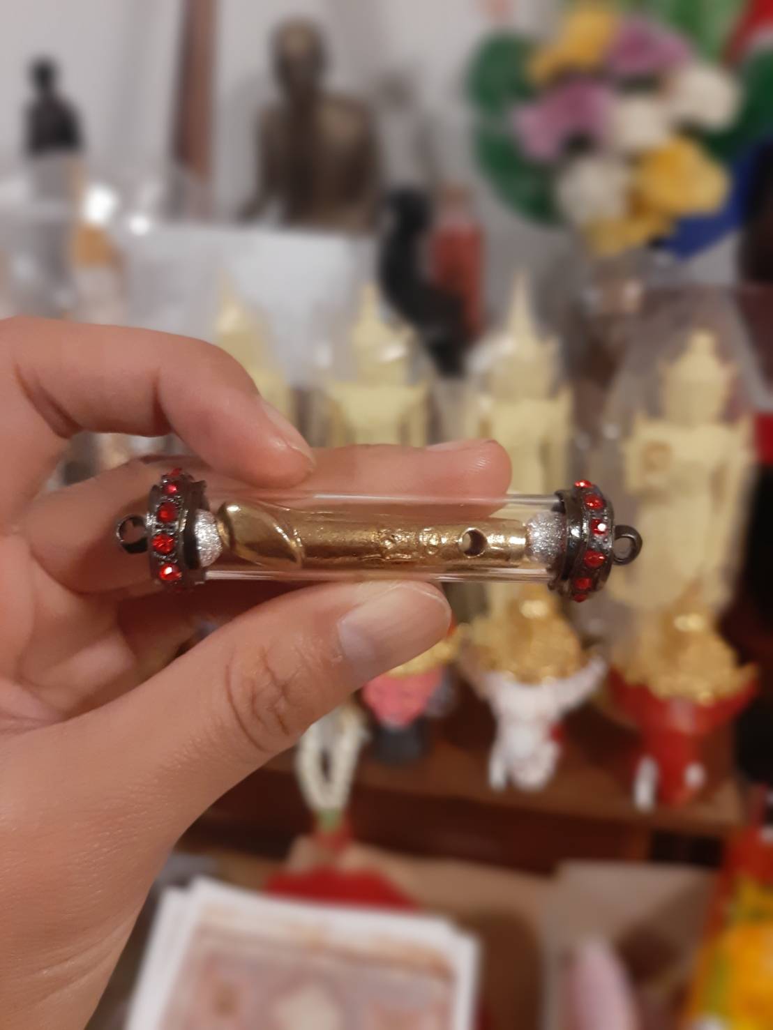 คุณปลัด (เพชรพญาธร) มวลสารเก่าหลวงพ่อกวย ลพ.เอก สำนักสงฆ์ เขาธรมมสรณ์ เลี่ยมหลอดตะกรุด