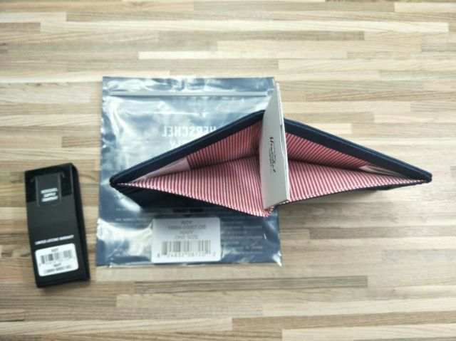 ของแท้ พร้อมส่ง กระเป๋าสตางค์ HERSCHEL ROY WALLET 20 สี มีครบทุกรุ่น พร้อมรูปถ่ายจากสินค้าจริง ด้านใน