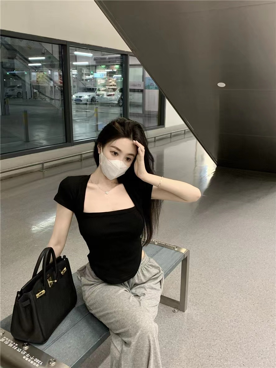 เสื้อผ้าแฟชั่นผู้หญิง เสื้อยืด เสื้อยืดแขนสั้นบาง ผู้หญิง ins ฝรั่งเศส ความรู้สึกเล็กสาวร้อนเสื้อคอเหลี่ยม bella 001